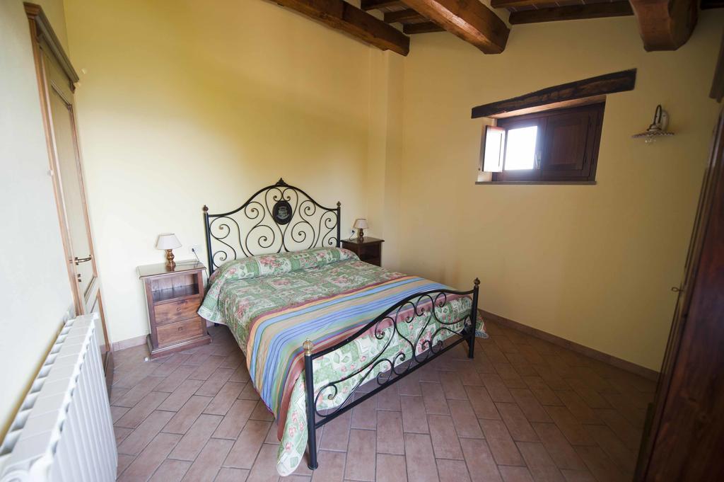 Agriturismo Tenuta Di Biscina Ngoại thất bức ảnh