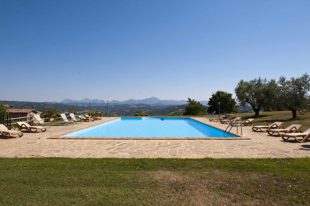 Agriturismo Tenuta Di Biscina Ngoại thất bức ảnh
