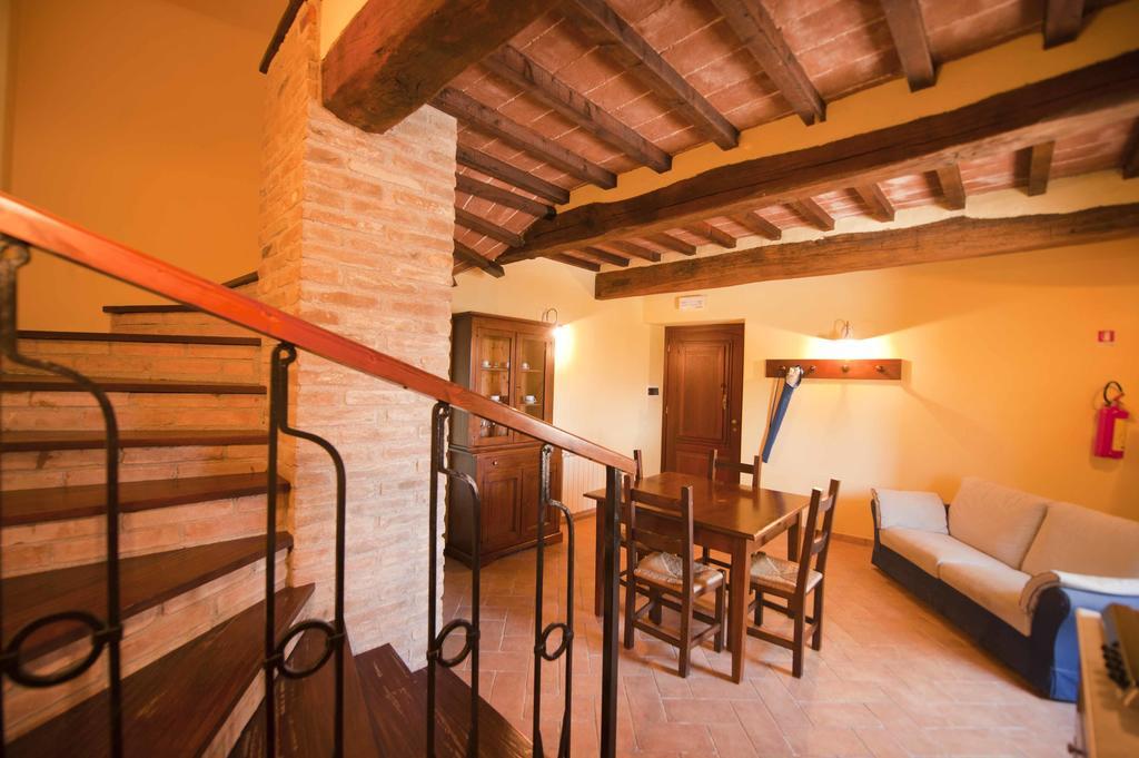 Agriturismo Tenuta Di Biscina Phòng bức ảnh